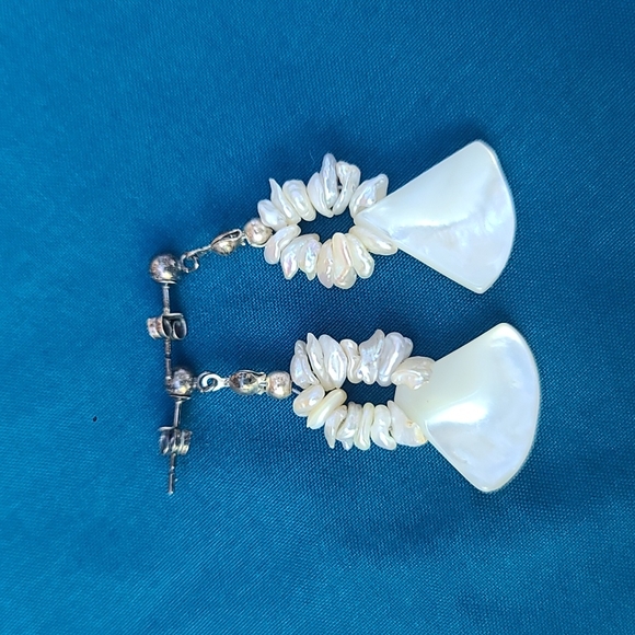 Gorgeous Shell Earrings - Picture 2 of 2